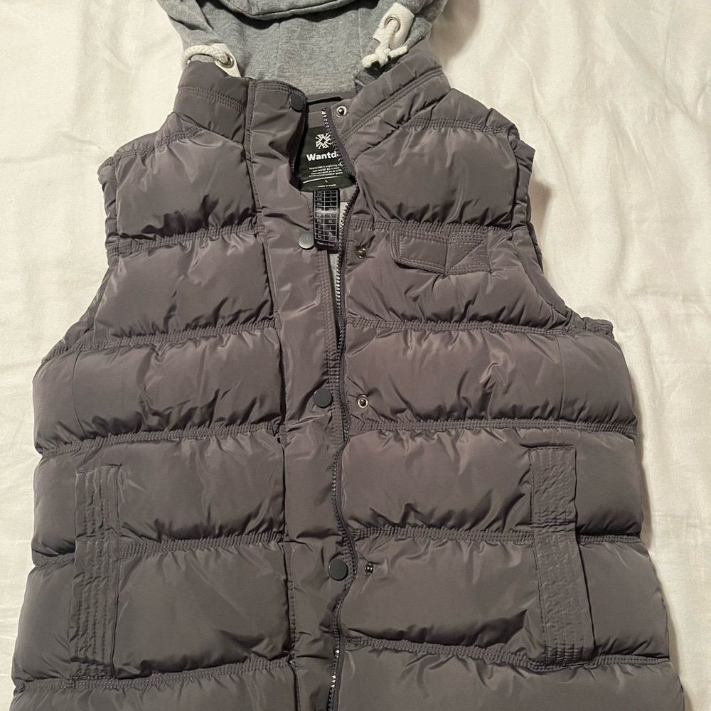 Wantdo puffer vest for men. Color grey. Size L.